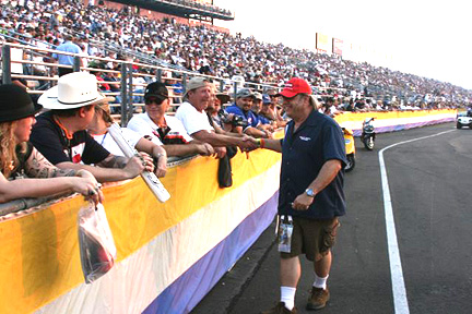 Unc cruising the fence.