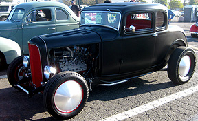 Classic 1932 5-window sedan.