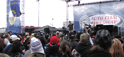 Unc warming up the crowd for Good Charlotte.